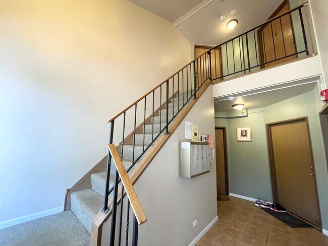 Building Photo - 527 E Shag Bark Ln