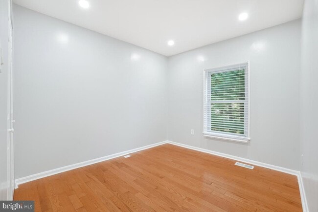 Building Photo - 8 Almanac Ct