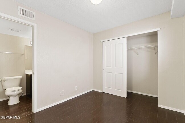 Building Photo - 527 Longleaf Pl