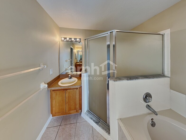 Building Photo - 11514 Pineloch Loop