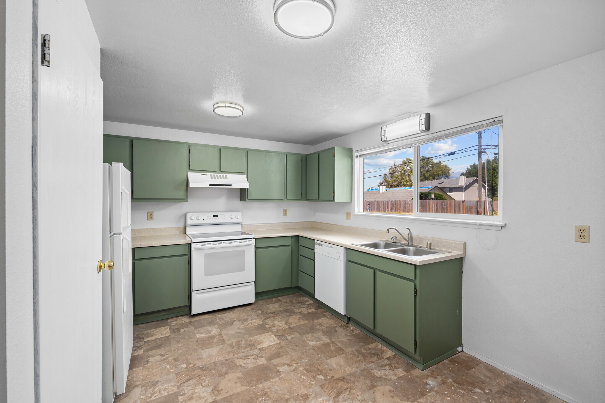 Building Photo - 1601 Norpoint Way NE