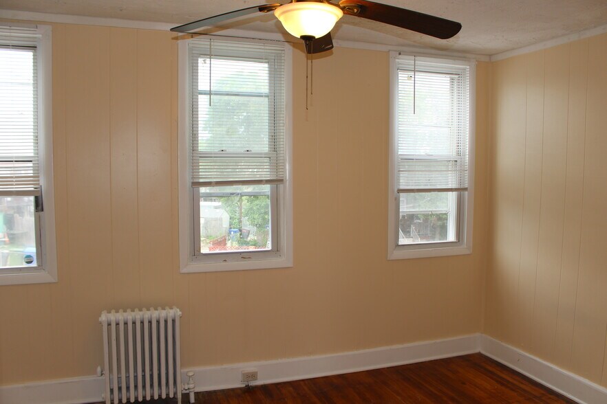 Building Photo - 2817 Sunset Dr