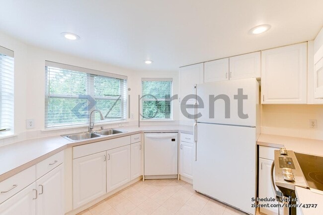 Building Photo - 11570 Stone Ave N
