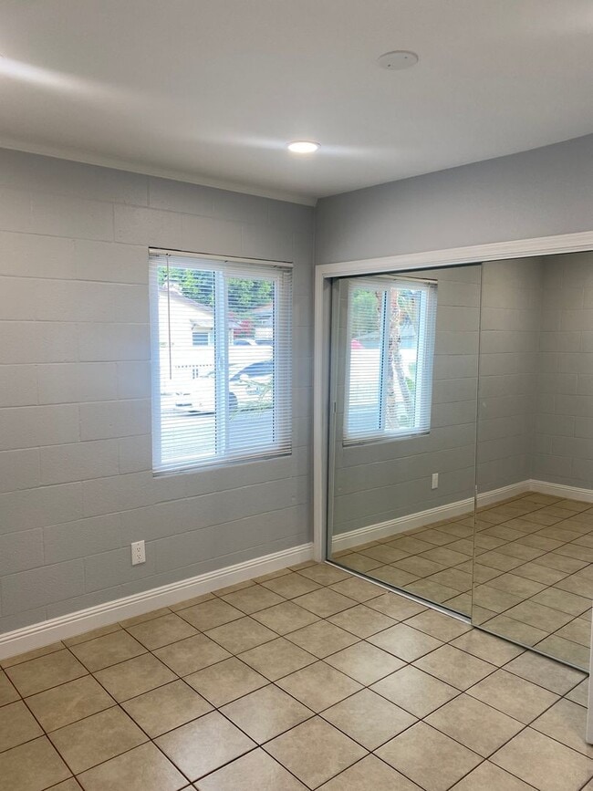 Building Photo - Remodeled 1 bed, 1 bath Condo in Central S...