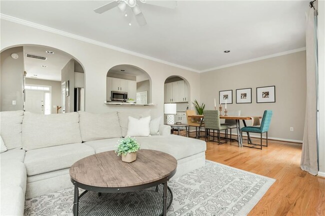 Building Photo - 4735 Longcourt Dr