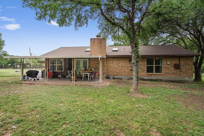 Building Photo - 203 Serenada Dr