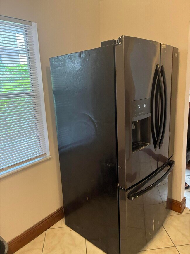 Building Photo - 2821 Somerset Dr