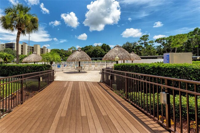 Building Photo - 2700 Cove Cay Dr