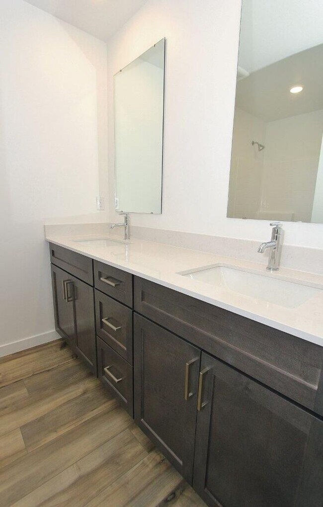 Building Photo - Immaculate Single-Level Home