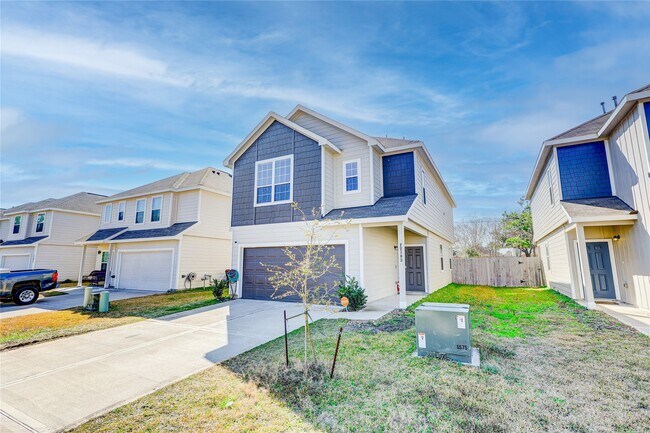 Building Photo - 22103 Regal Heights Dr