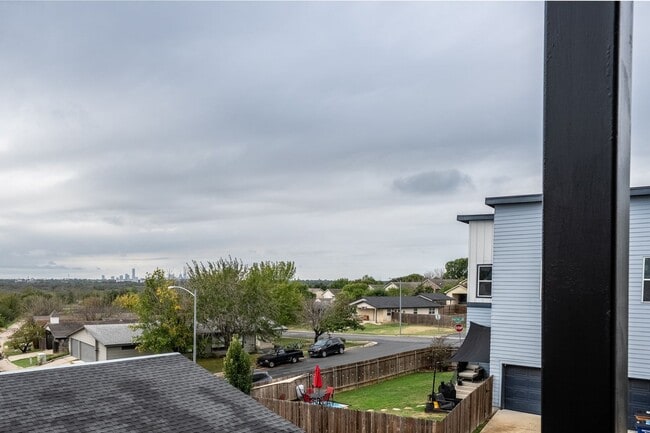 Building Photo - Beautiful Furnished Rental