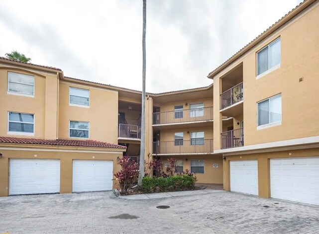 Building Photo - 761 N Pine Island Rd