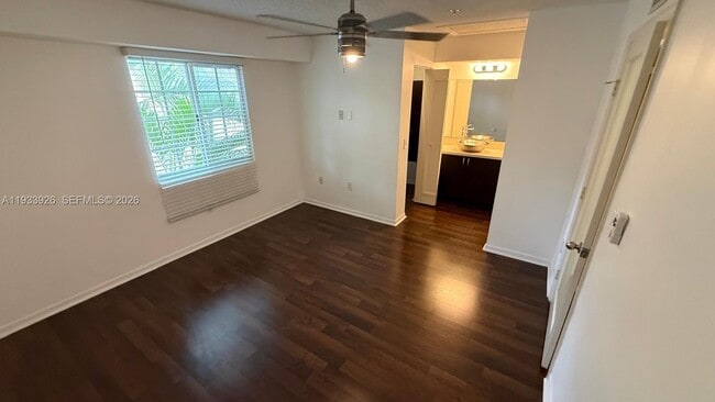 Building Photo - 2961 NE 185th St