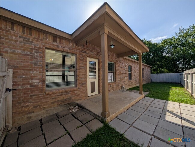 Building Photo - 208 Anne Louise Dr