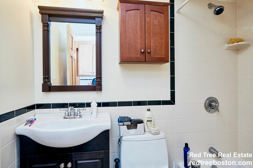 Building Photo - 14 S Russell St