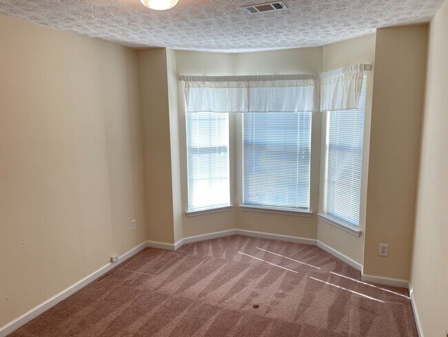 Building Photo - 2500 Hillvale Cir