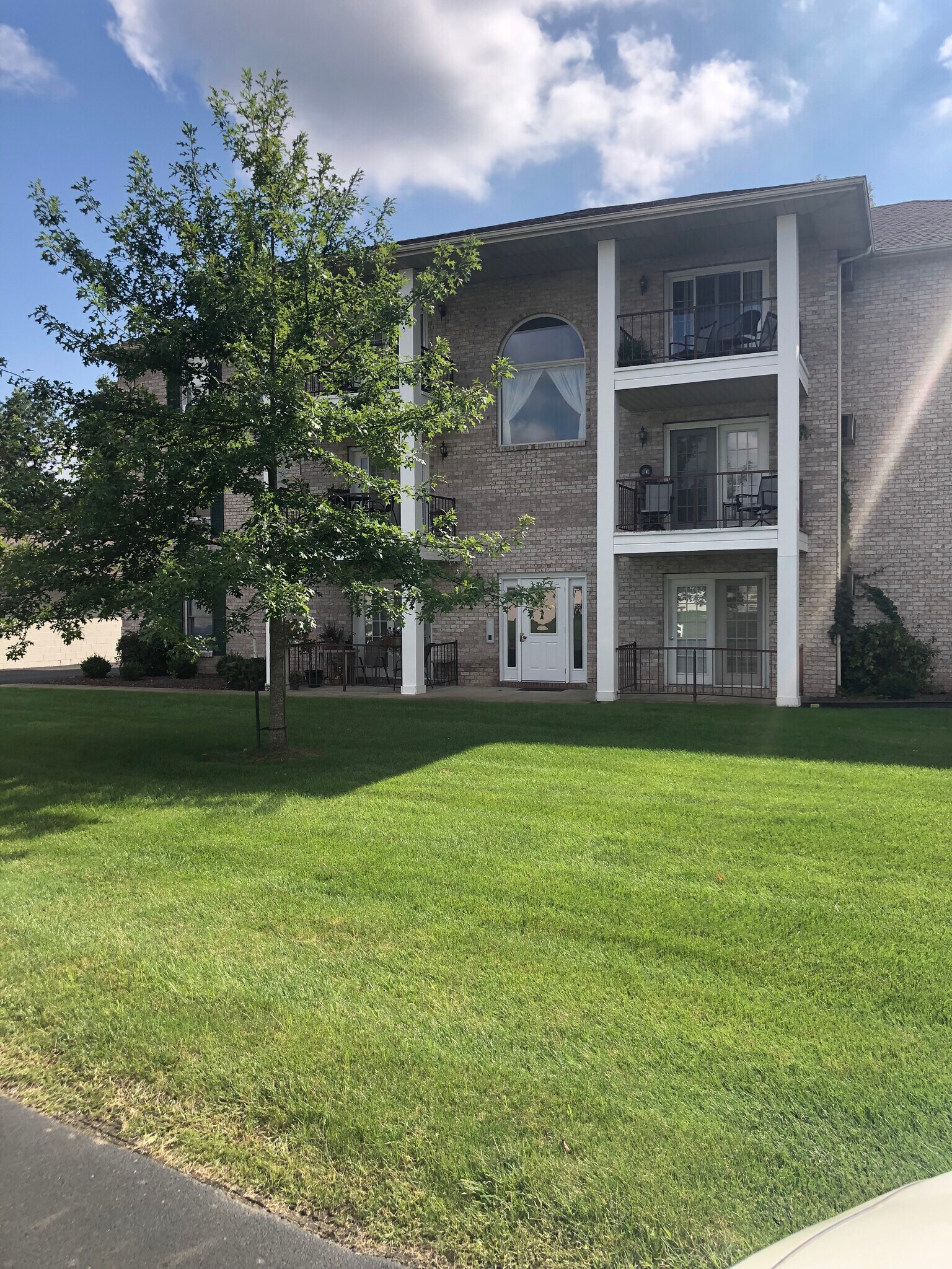 Building Photo - 7398 Eisenhower Dr