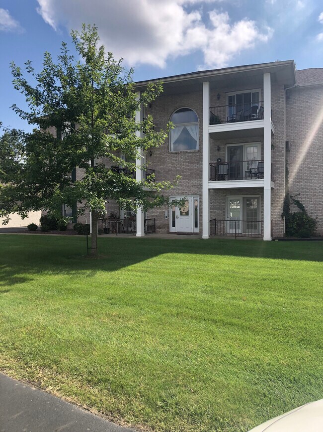 Building Photo - 7398 Eisenhower Dr