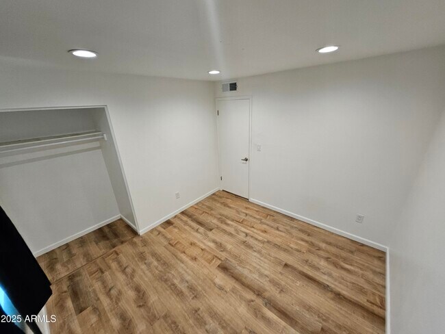 Building Photo - 4910 W Corrine Dr