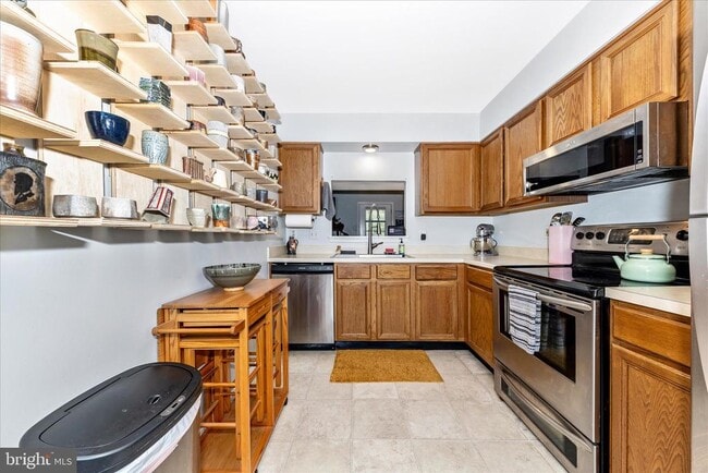 Building Photo - 6631 Beach Dr