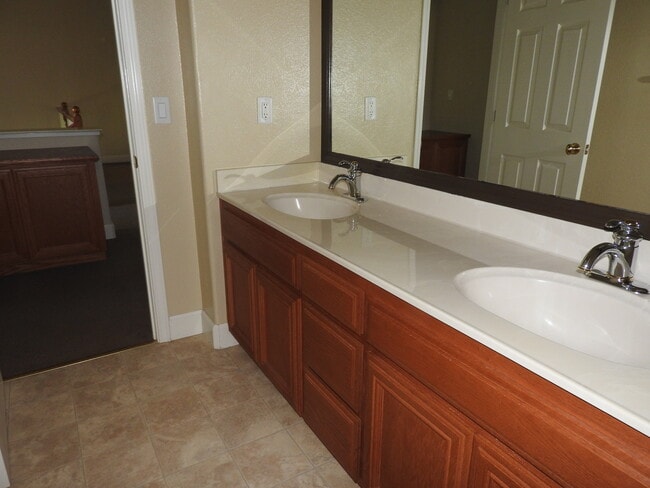 Building Photo - Gorgeous Home with Pool in Beautiful El Dorado Hills.