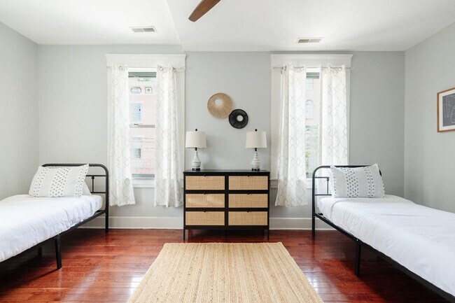 Building Photo - 1354 Broadway