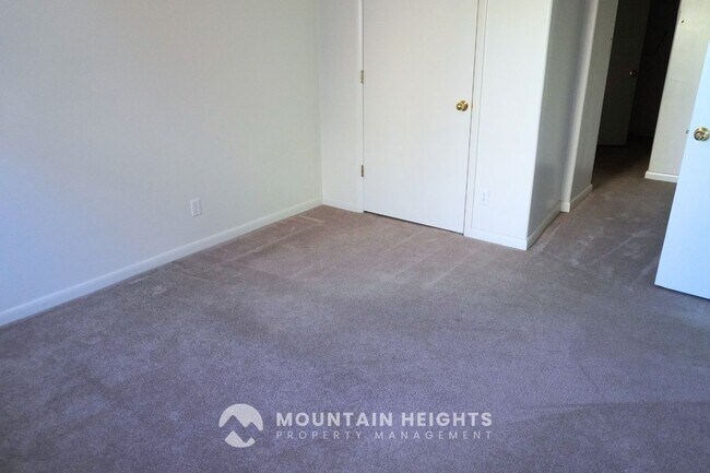 Building Photo - 2784 E Delsa Dr