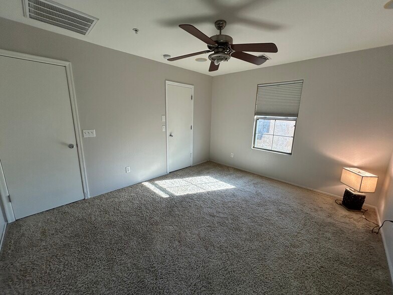 Building Photo - 8111 W Lynwood St