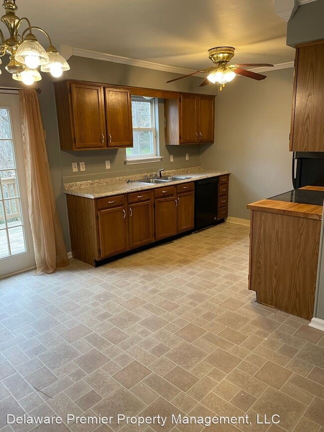 Building Photo - 3 br, 1.5 bath House - 628 Candlestick Lane
