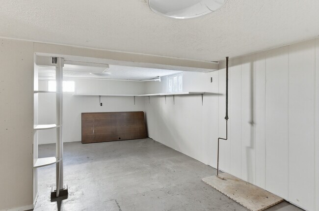 Building Photo - 1608 S 55th St