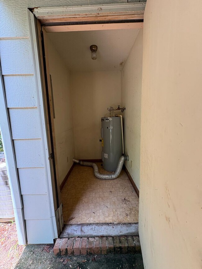 Building Photo - Daleville!