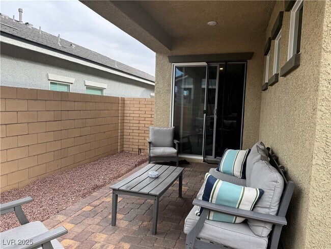 Building Photo - 815 Eaton Fls St