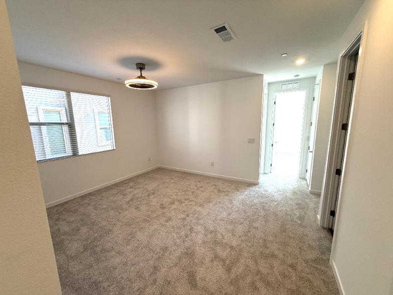 Building Photo - 1435 Song Lark Ln