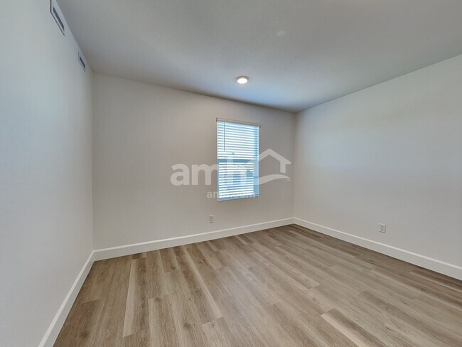 Building Photo - 9230 River Owl Ct