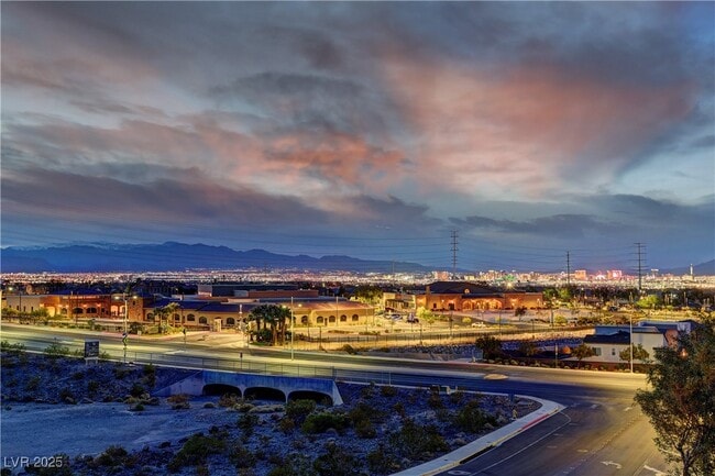 Building Photo - 861 Vegas View Dr