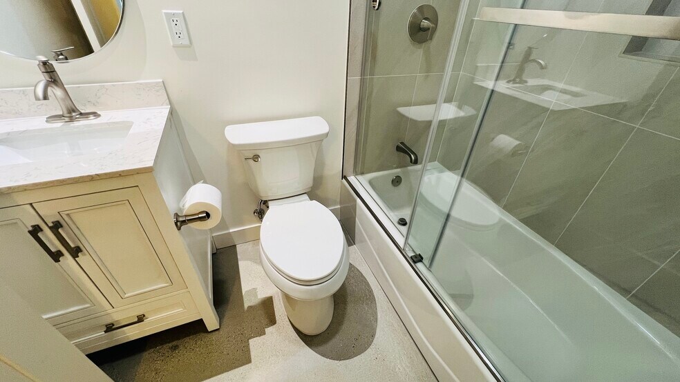 Building Photo - 1203 S Chavez St