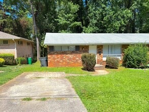 Building Photo - 561 Blendwood Dr