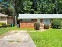 Building Photo - 561 Blendwood Dr