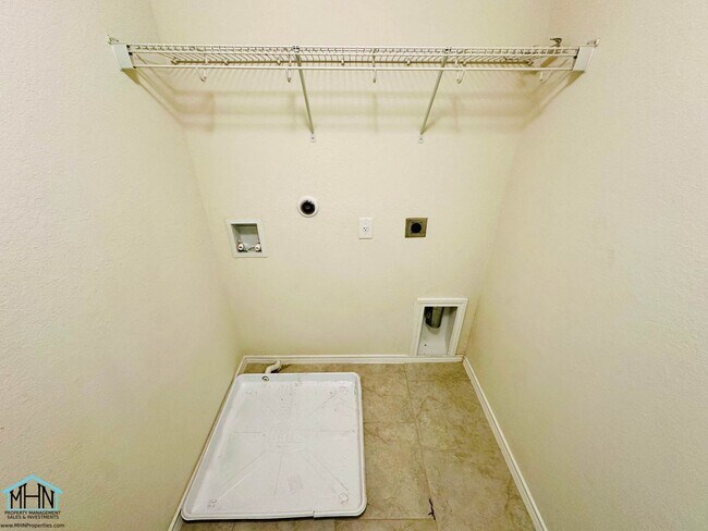 Building Photo - Beautifully maintained Two-Story 3-Bedroom, 2.5-Bath Home with Community Pool & Park!