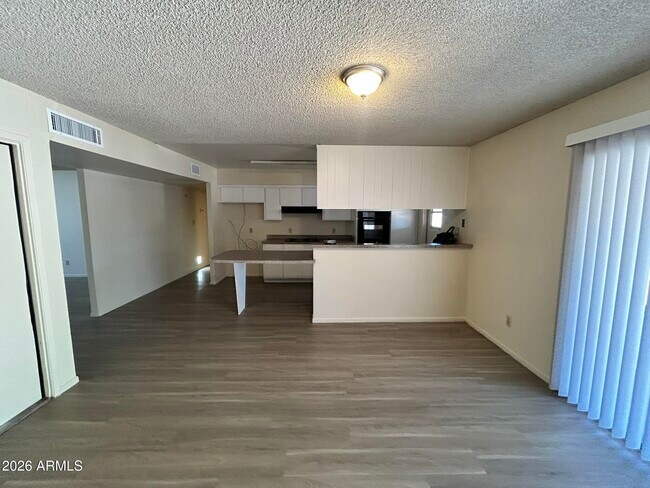 Building Photo - 5309 S River Dr
