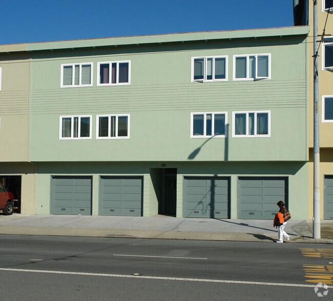 Primary Photo - 2220 Turk St
