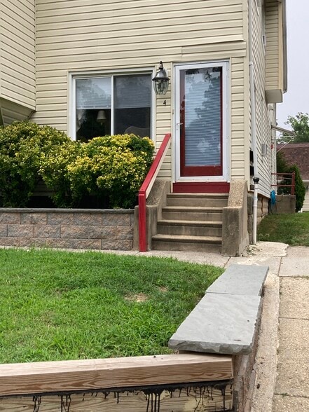 Building Photo - 107 S Logan Ave