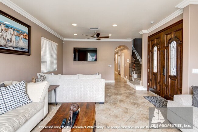 Building Photo - Gorgeous, Large downtown Huntington Beach Vacation Rental