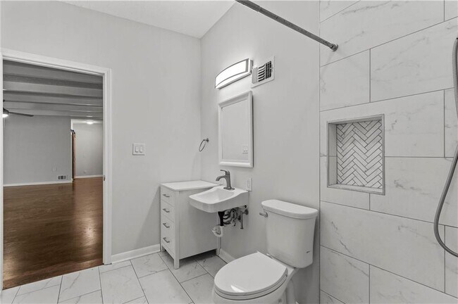 Building Photo - 2634 Birch St