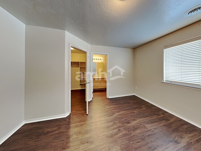 Building Photo - 12216 W Skyhaven St