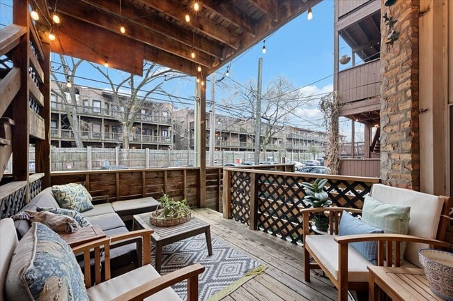 Building Photo - 1023 W Dakin St