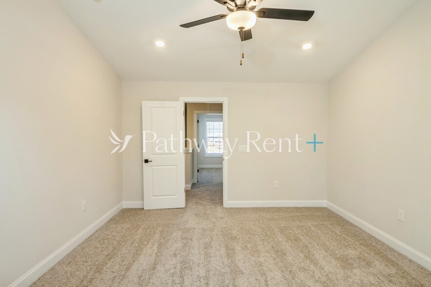 Building Photo - 141 Adams Tree Wy