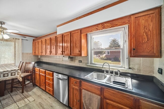 Building Photo - 6404 W 85th Pl