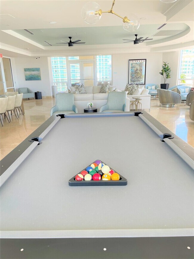 Building Photo - 511 SE 5 Ave