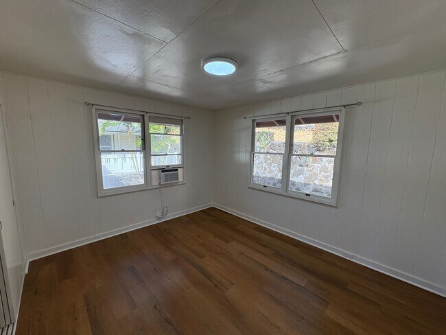 Building Photo - Charming 3 bedroom, 1 bath home in Manoa!